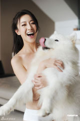 幻灯图：隋棠裸上身拍摄代言广告 百万酬劳轻松入账