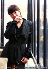 组图：韩星张根硕帅气拍写真 虎纹裤子霸气外露