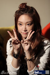 组图：TeenTop拍摄广告写真 精致亮相摄影棚