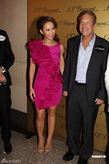 组图：李玟与未婚夫携手亮相 出席活动秀恩爱