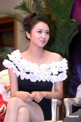 高清组图：谢霆锋宣传新剧撞旧爱王菲 同穿人字拖鞋