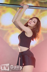 组图：missA与FT等《The Show》现场卖力演出