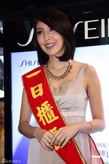 组图：杨谨华提前过母亲节 感情稳定妈妈不催嫁