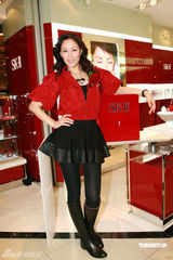 幻灯图：琦琦优雅代言 大赞布兰切特“完美巨星”