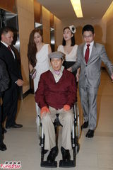 组图：赌王何鸿燊91岁大寿 四房子女喜庆摆宴