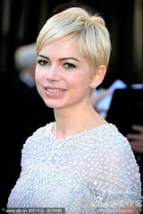 组图：米歇尔-威廉姆斯亮相红毯 性感长裙秀身段