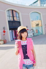 组图：王思思春日写真曝光 时尚着装清纯可爱