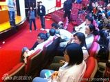 组图：selina今日出院 记者会现场照曝光