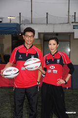 组图：杨怡自曝喜欢运动型男 与陈展鹏参加橄榄球赛