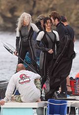 组图：《饥饿游戏2》片场 詹妮弗-劳伦斯新制服曝光