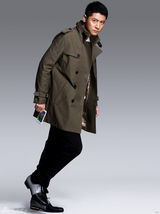 组图：任重大片化身IT精英潮范十足