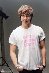 组图：韩星金亨俊抱爱犬拍写真洋溢幸福