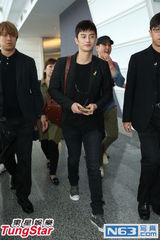 组图：韩星徐仁国首次赴台 帅气现身