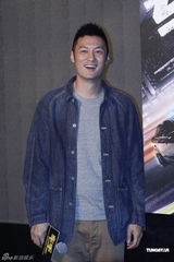 组图：余文乐黄秋生助阵《车手》海报揭幕仪式