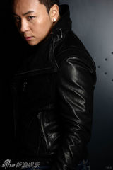 组图：释小龙潮范儿写真曝光 展现微熟魅力