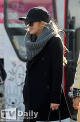 组图：少女时代赴华宣传黑白搭现身机场