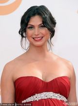 组图：《国土安全》莫瑞娜-巴卡琳大肚亮相红毯