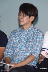 组图：五月天献爱心助学贫困孩童