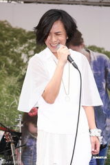 组图：张芸京新造型女人味 传与小煜暧昧粉丝心碎