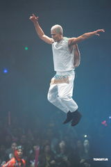 组图：郭富城个唱完满落幕 熊黛林三度现身支持