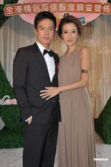 组图：谢婷婷安志杰甜蜜秀 对霆锋柏芝复合不表态