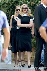 组图：《W.E》发布会 导演麦当娜现身霸气十足