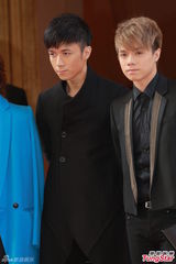 组图：方逸华跪拜邵逸夫 刘德华张学友致祭