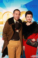 组图：时尚大典星光熠熠 黄渤嘻哈装亮相