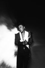 组图：曹轩宾新造型曝光 黑白色调预示突破新生