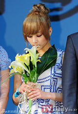 组图：Kara获韩国观光之星殊荣集体领奖