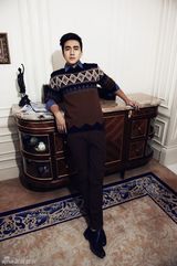 组图：翟天临初春写真清新英伦风眼前一亮