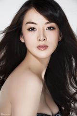 组图：刘梓娇首发唯美写真 飘逸长发演绎空灵气质