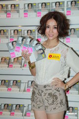 组图：谢安琪宣传新专辑 销量口碑获双赢