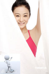 幻灯图：小斯琴高娃身姿玲珑化身足球宝贝