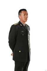 组图：《麻辣女兵》热播 侯勇跟90后搭戏有代沟