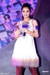 组图：金贤重香港获大奖 阿SA无缘和男友过圣诞