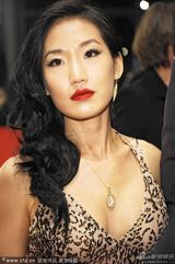 组图：《克鲁德一家》首映 凯奇携妻恩爱亮相