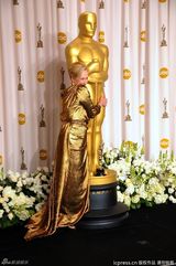 高清组图：奥斯卡后台获奖众星举金人光彩照人