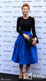 组图：南相美等为品牌站台 金正敏露腰秀性感