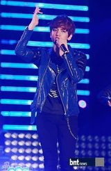 组图：众韩星开唱 EXO-K霸气T-ara性感