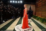 组图：奥斯卡晚宴养眼 可儿秀半球龙女大露背