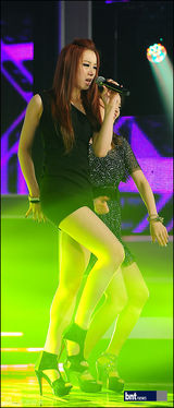 组图：韩新女团EXID《Show Champion》节目性感华丽