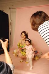 组图：李湘携爱女拍封面 小公主活泼大方有明星范儿