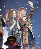 组图：许志安郑秀文传十月大婚 密会家人谈婚事