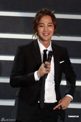 组图：张根硕台北迎台风开唱 兴奋称歌迷是新娘