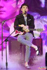 组图：刘子千发新专辑 尊称蔡依林女神