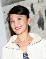 组图：法外交部长授予周迅文学及艺术骑士勋章