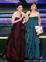 组图：金钟奖现场张小燕与陶晶莹一拼高下 