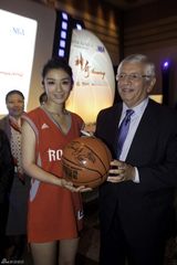 组图：黄奕NBA明星赛全记录 形象大使投注东方目光