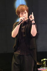 组图：五月天亮相电影首映会 台上火热献唱